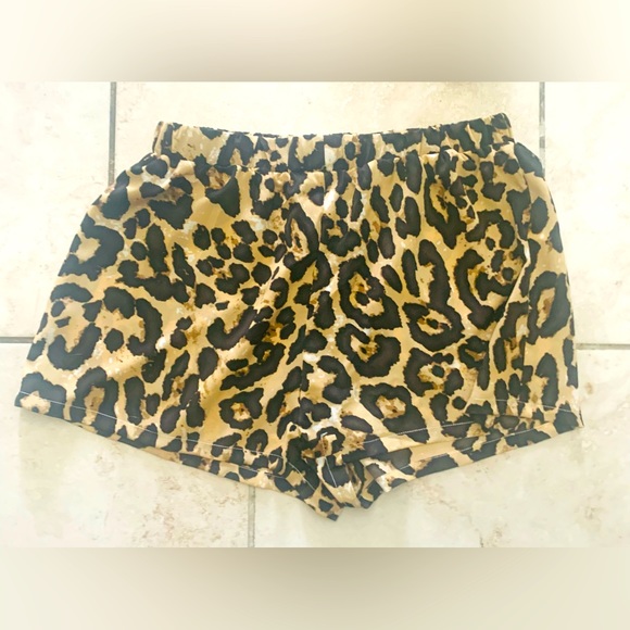 🖤🐆Shein Vcay Tie Front Leopard Tube Top and Shorts Set🖤🖤 - Picture 3 of 5